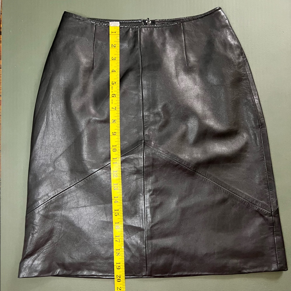Vintage Vakko sport women’s satin lined black leather skirt size 4